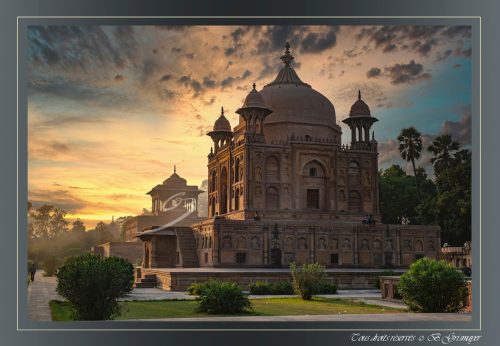 La tombe de Khusro Mirza