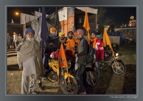Groupe de jeunes motards