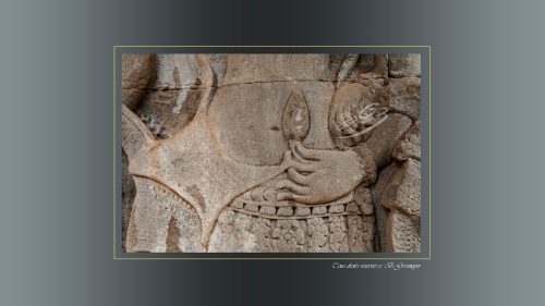 27-DSC9664-Angkor-Vat-detail-Devatas