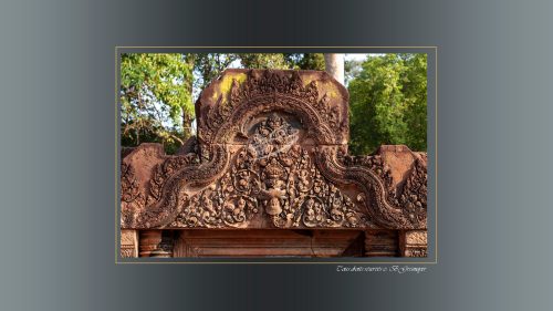 30-Banteay-Srei-fronton-Narasimha-dechirant-Hiranyakakacipu