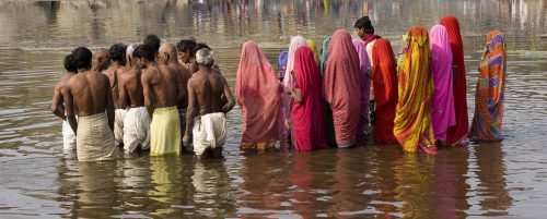 Puja-dans-le-fleuve
