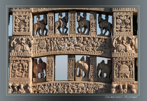 148-Torana-Nord-SANCHI-Tentation-du-Bouddha-avec-le-Bouddha-a-gauche
