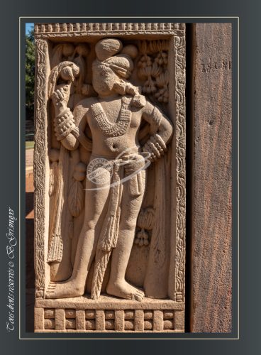 153-DVARAPALA-PILIER-NORD-TORANA-SANCHI