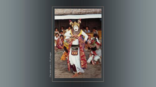 Danseurs de Topeng de la troupe de Klungkung